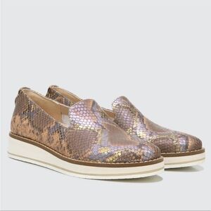 27 EDIT Iridescent Brown Snake-Print Slip-On Loafer